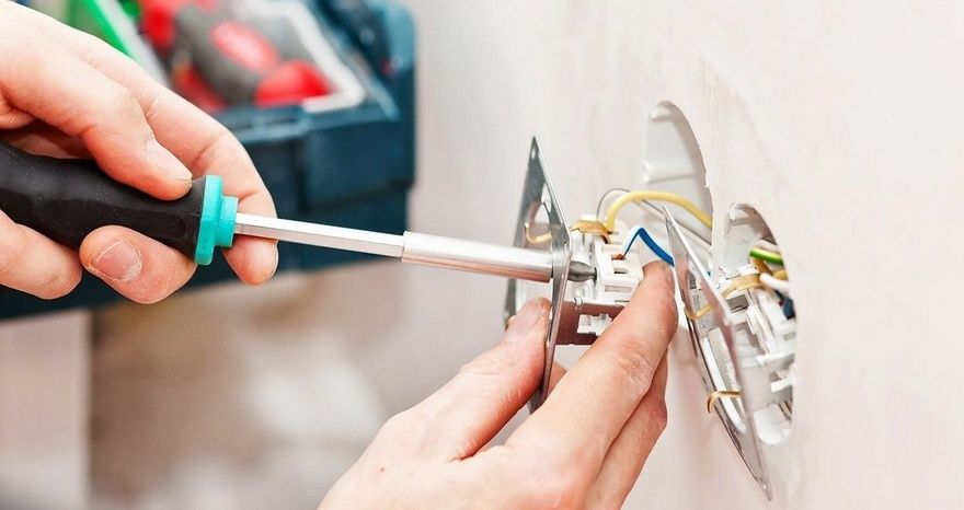 Elektrik yangi uylar tamirlanyotgan uylarni mantajlari