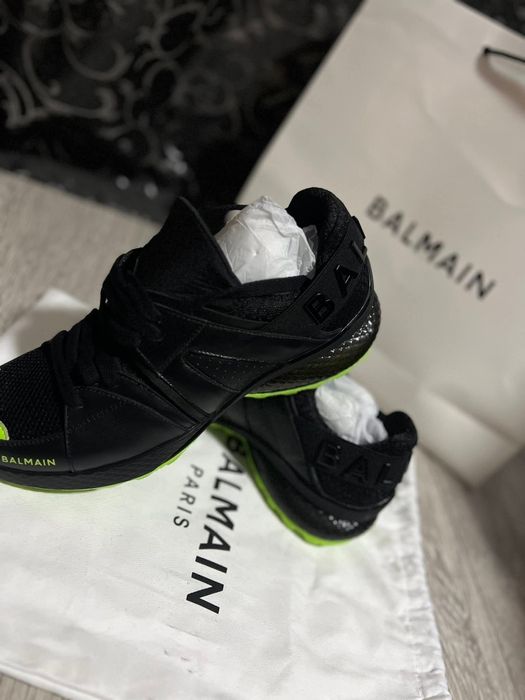 Vând adidași - BALMAIN 
  ‼️ Marimea - 41 ‼️
Adidași super mișto,