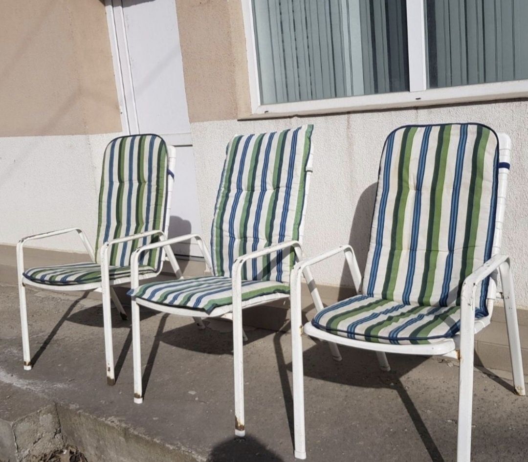 3 Scaune ideale pentru gradină & terasă(balcon)+ 3 perne 

- Sunt din
