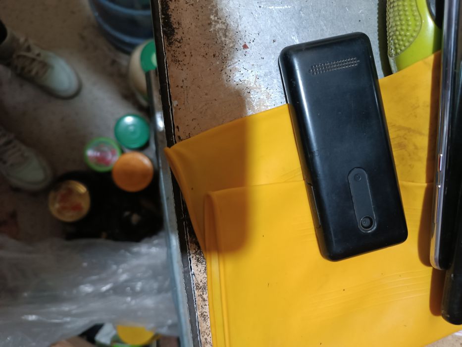 Старые телефоны.