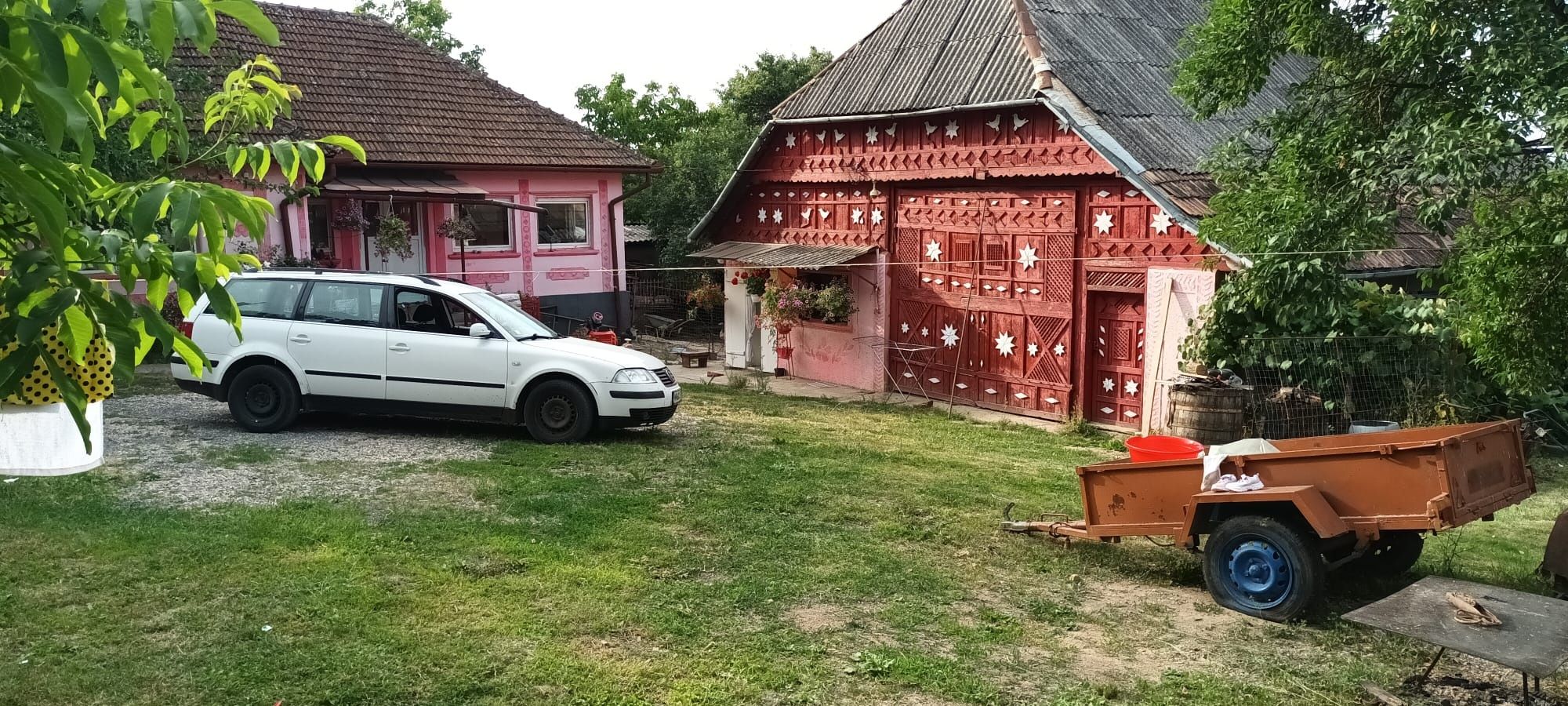 Vand casă cu anexa gospodaresti
