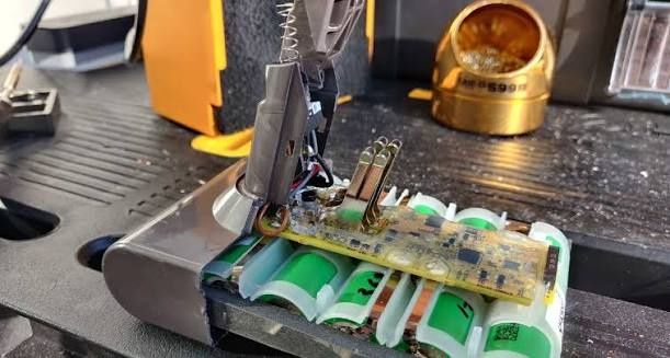 Reconditionare acumulator Dyson