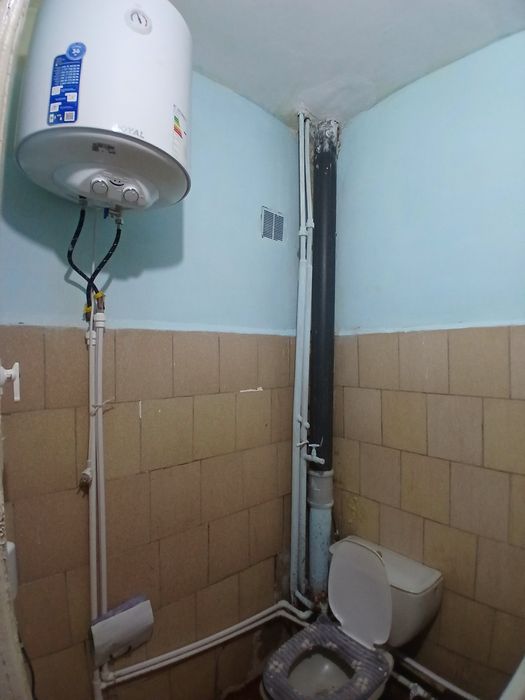 Qarshi shahar viloyat pirakiraturasi yonida