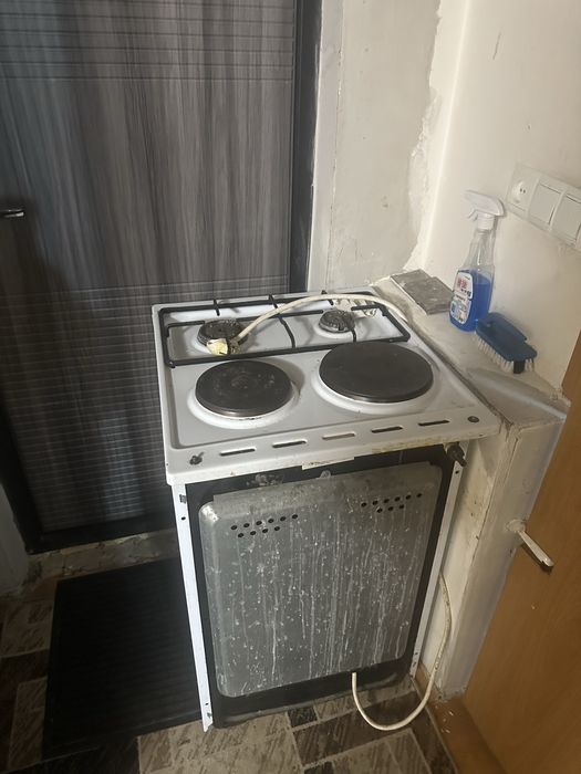 Продам плитку электрическую и газ