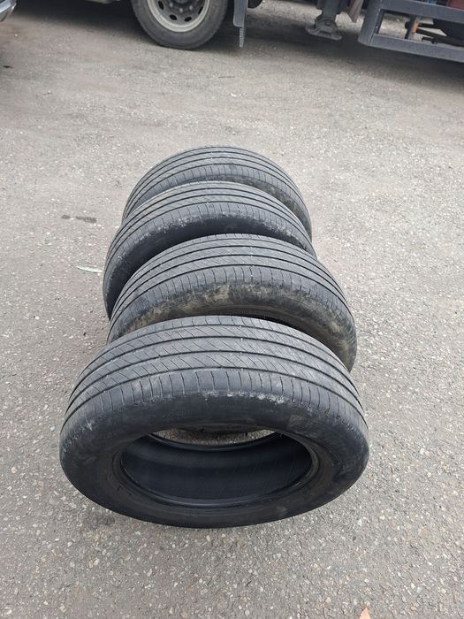 Vând Cauciucuri 215 65 17 michelin primacy 4. De vara