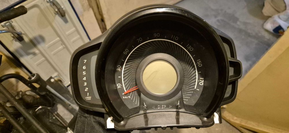 Километраж, оборотомер Toyota Aygo