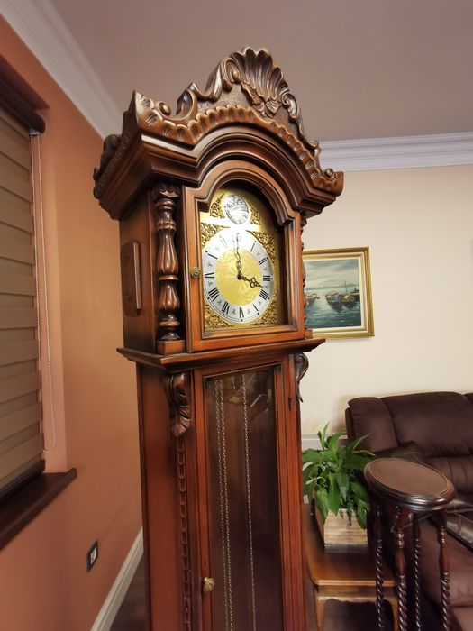 Колонен часовник