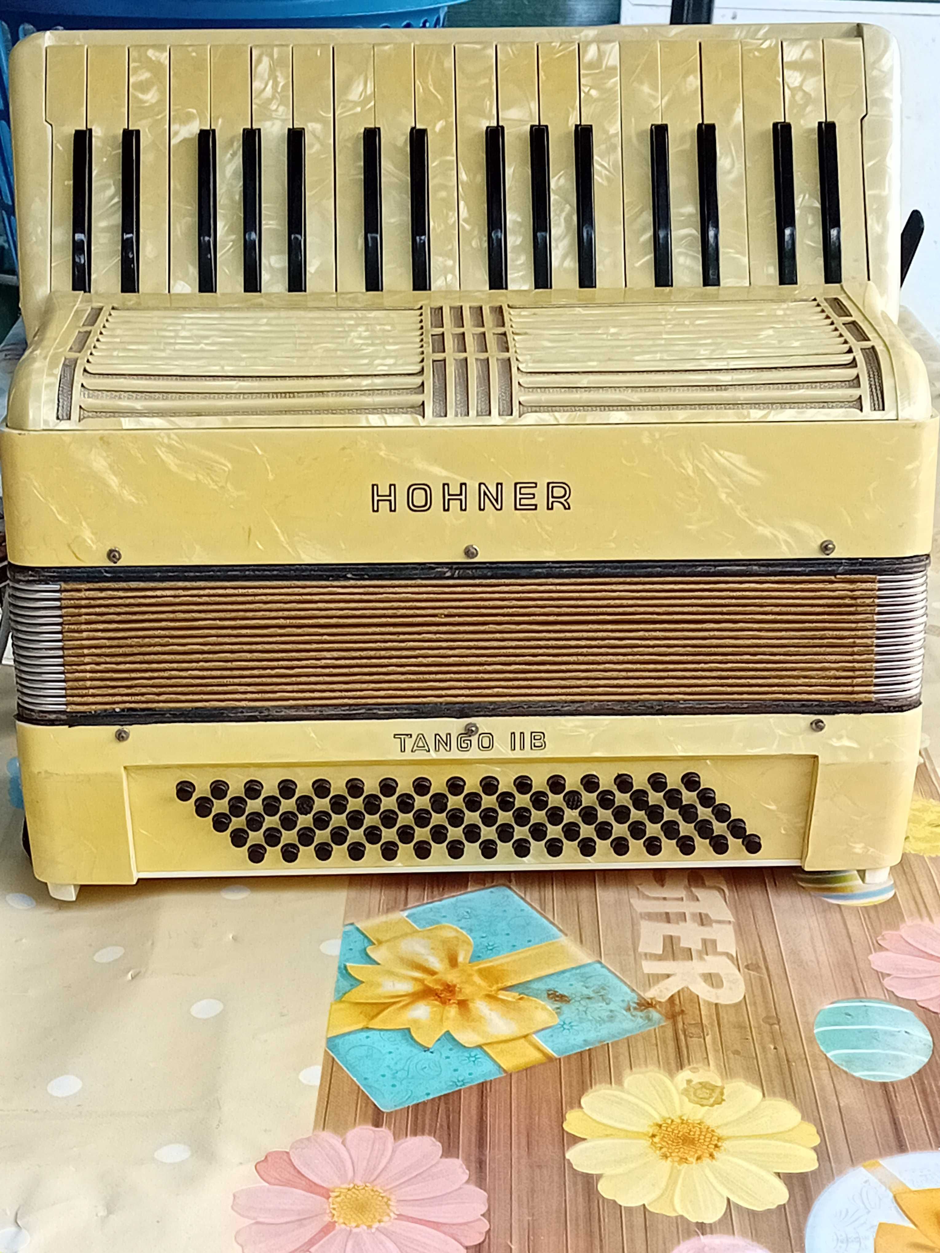 Acordeon hohner  vergea 80 de baș