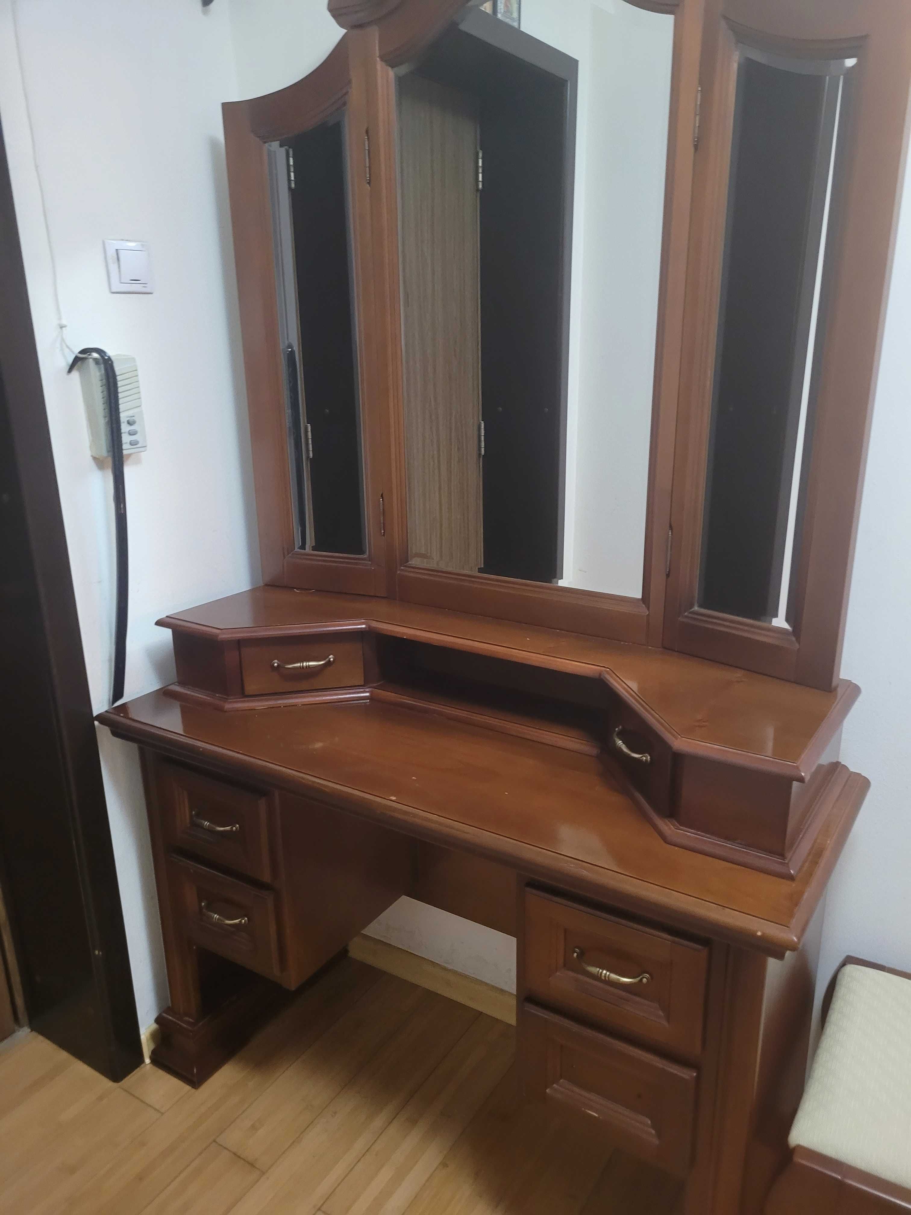 Masuta de toaleta lemn masiv finisaj nuc