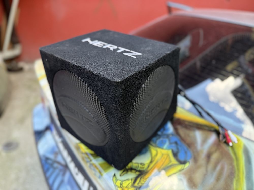 Активен суббуфер hertz