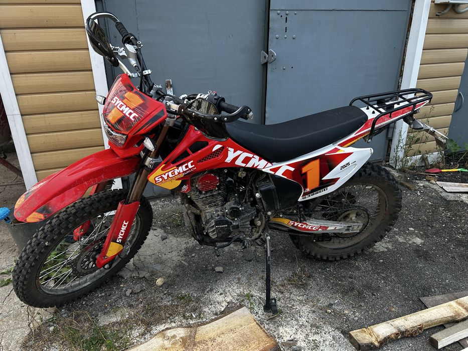 Мотоцикл эндуро.