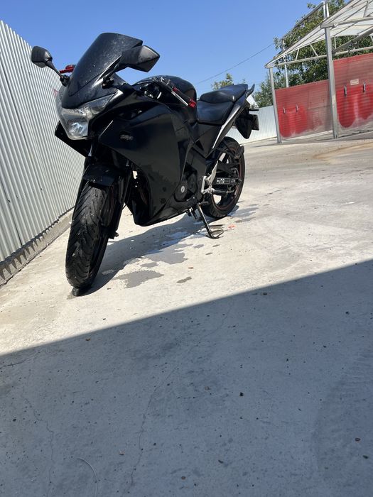 Honda cbr 125r 2011