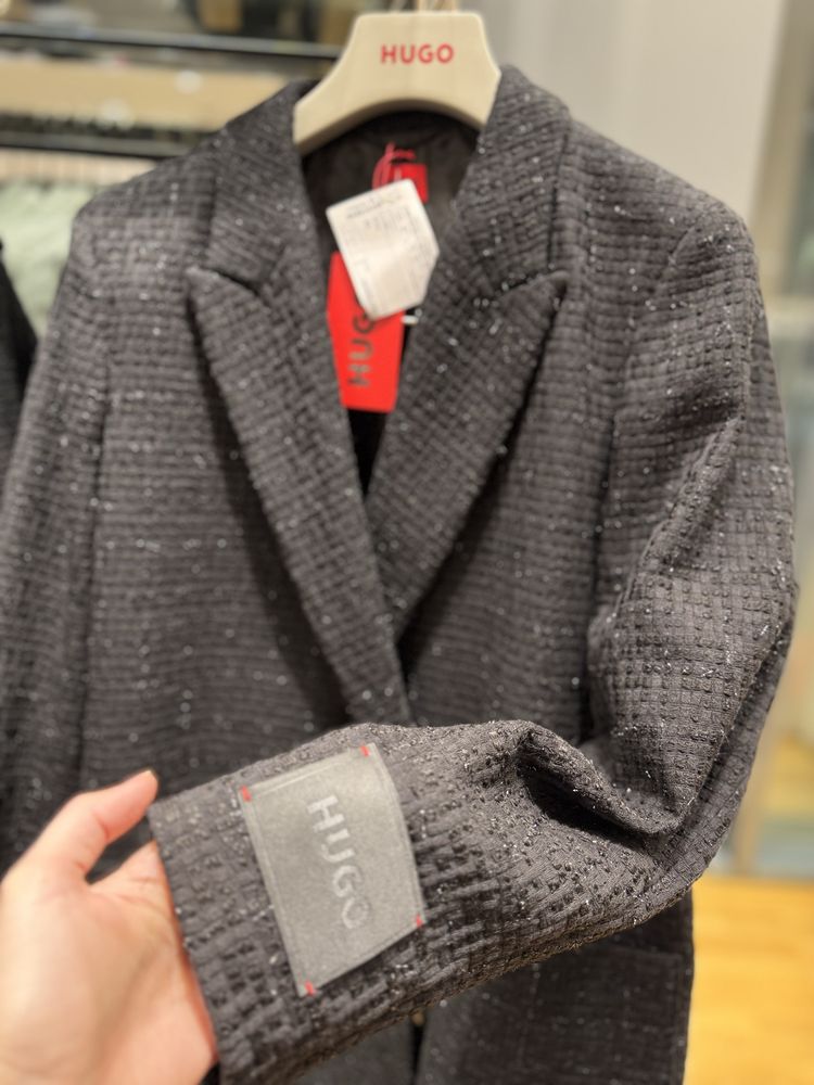 Sacou Hugo Boss de la 1500 lei la 900 lei