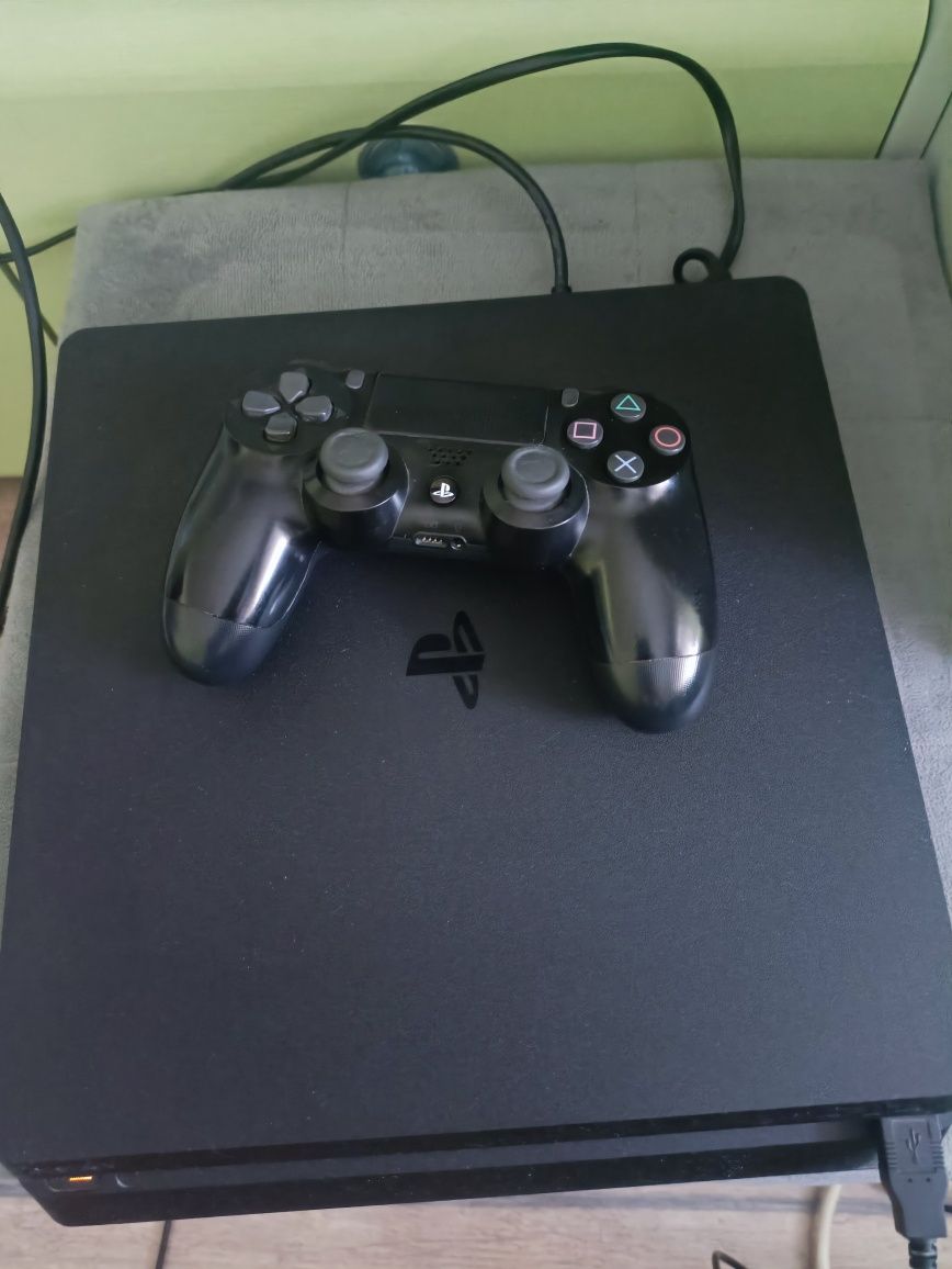 Ps4 1TB + 4 игри
