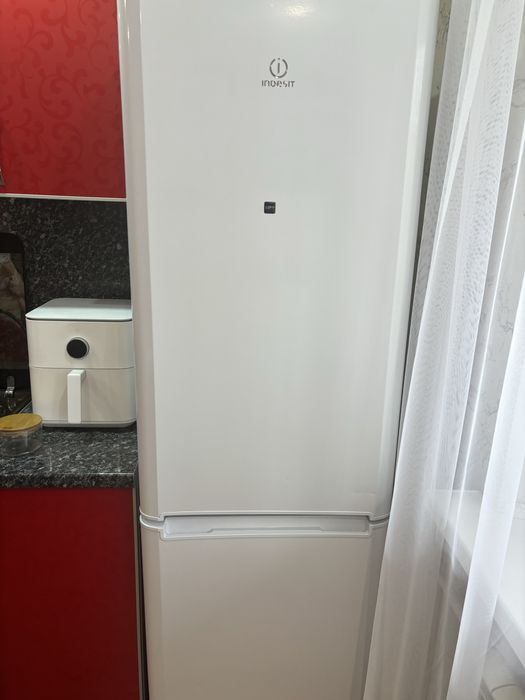 Холодильник indesit