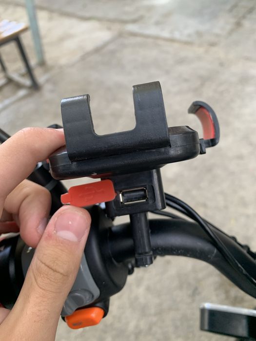 Новый скутер состояние отличное недостатков нету багаж спереди есть