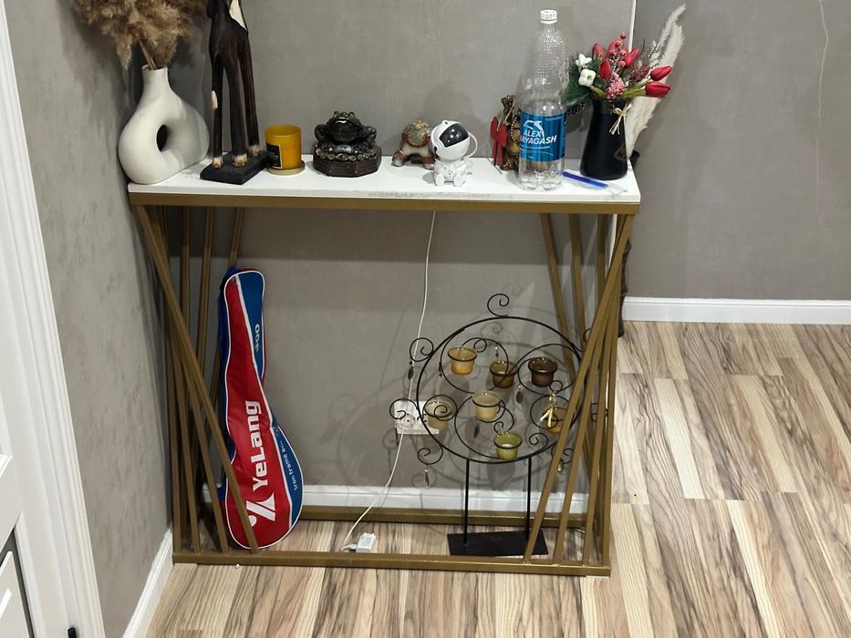 Продам консоль для гостиной и прихожей