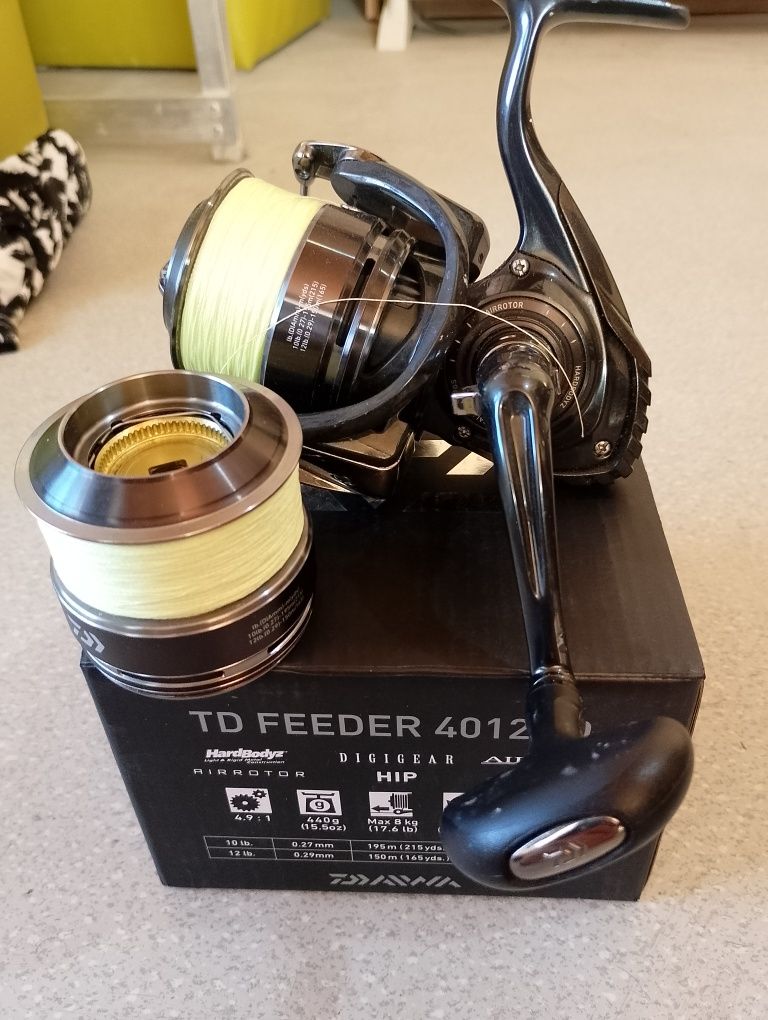 Макара Daiwa TD4012QD 2 броя фидер а,спининг и твърд калъф