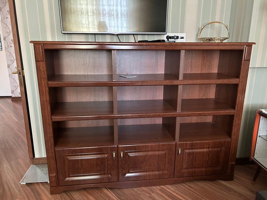 Продам книжный шкаф