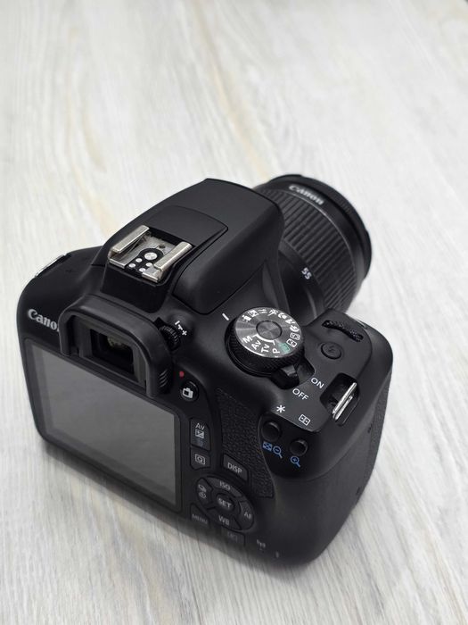 Камера Canon EOS 2000D
