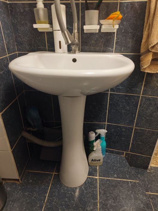 Раковина с ножкой