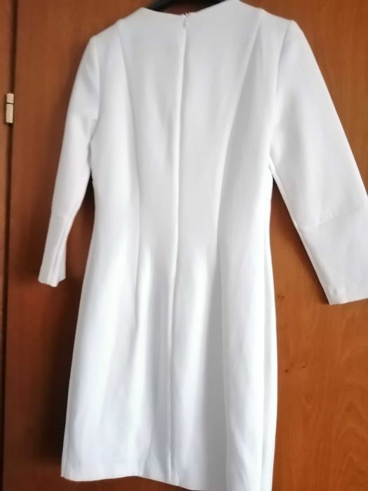 Vând rochie alba eleganta