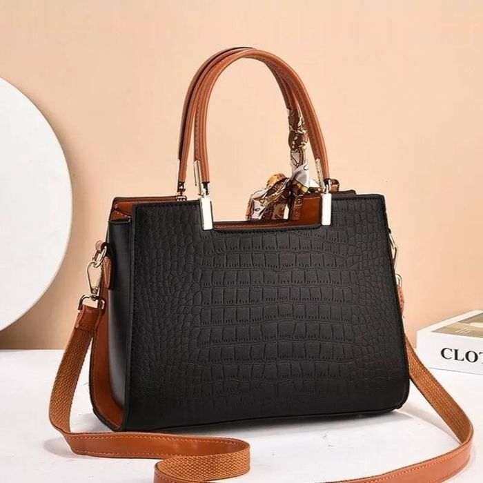 Дамска чанта в черно