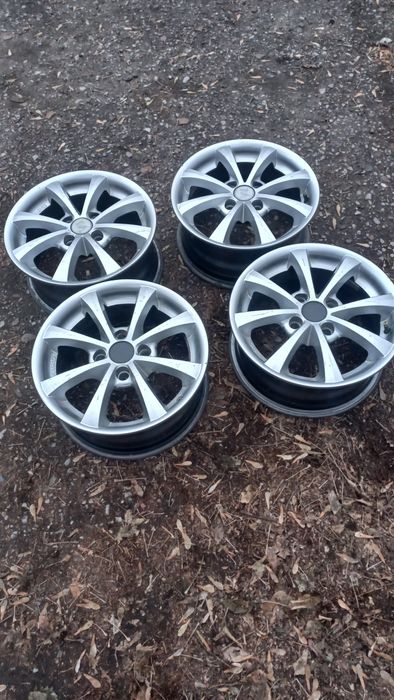 Продам  Диски  на автомобиль