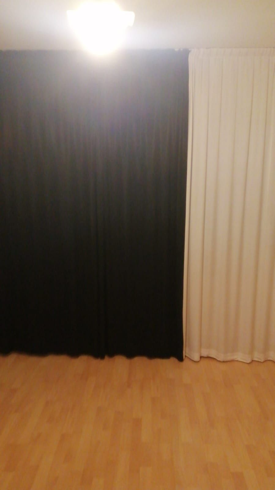 2 Perdele voal alb + 4 Draperii satin alb si negru - stare excelenta!
