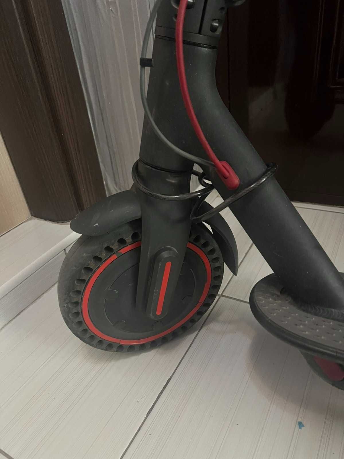 Продавам електрическа тротинетка  Xiaomi