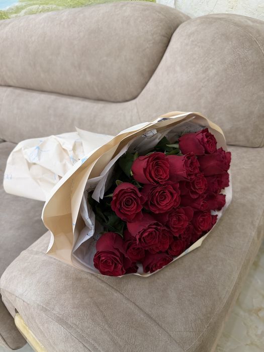 25 роз,Цветы за 10.000 от revel flowers