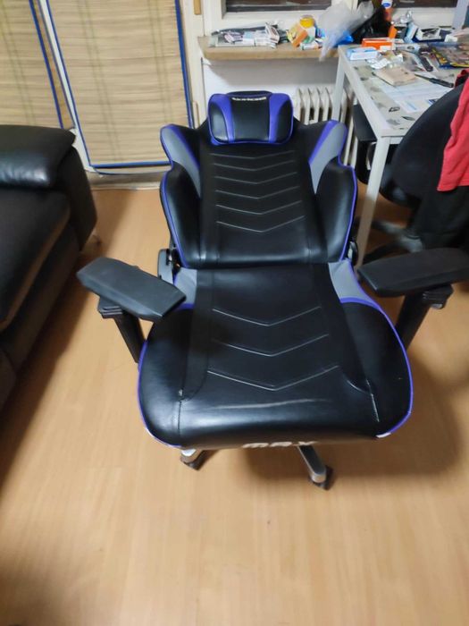 Продава се AKRacing MAX Gaming Chair
