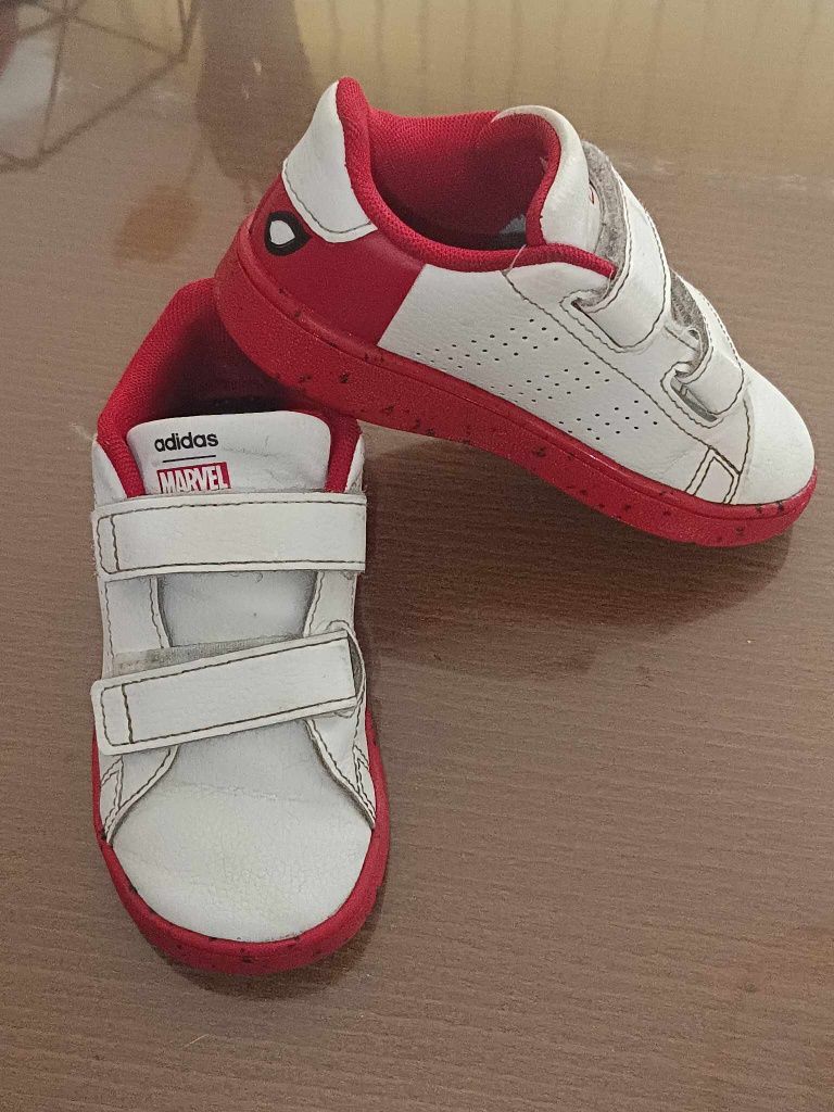 Маратонки adidas