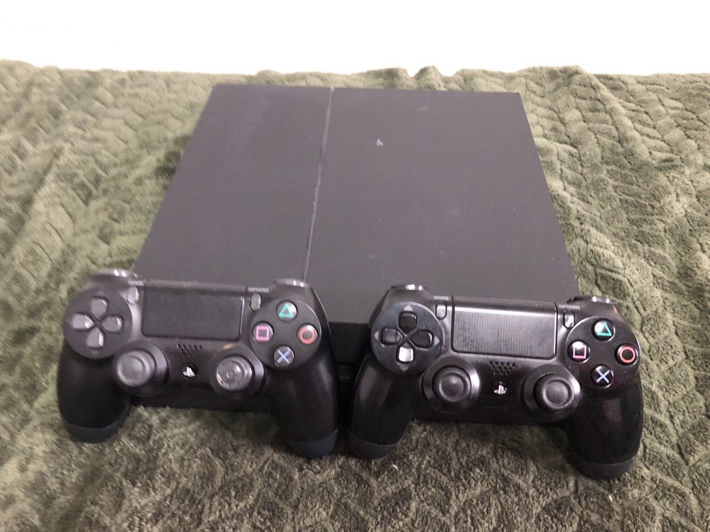 PlayStation 4 + 4 controallere