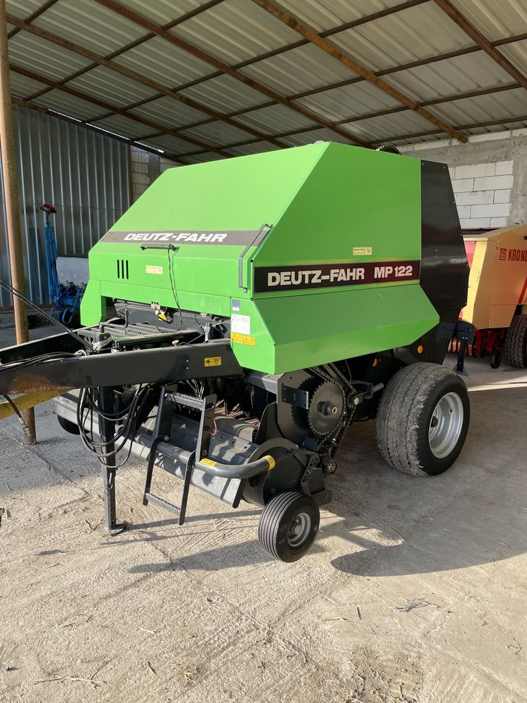 Presa de balotat , balotiera rotundă Deutz Fahr MP 122 , Claas Rollant