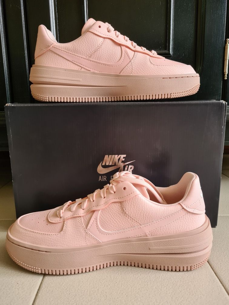 Дамски маратонки NIKE AIR FORCE 1 номер 38 и 39