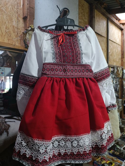 Costum fetite traditional national