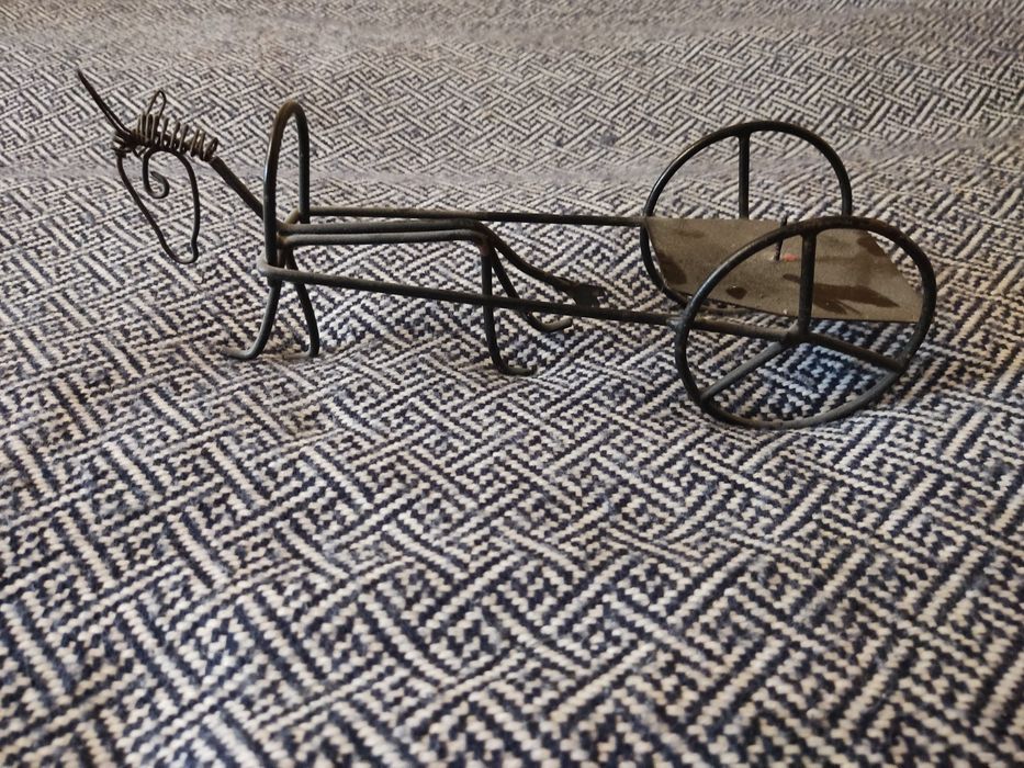 Подсвечник в виде лошадки отдам за плитку шоколада Milka