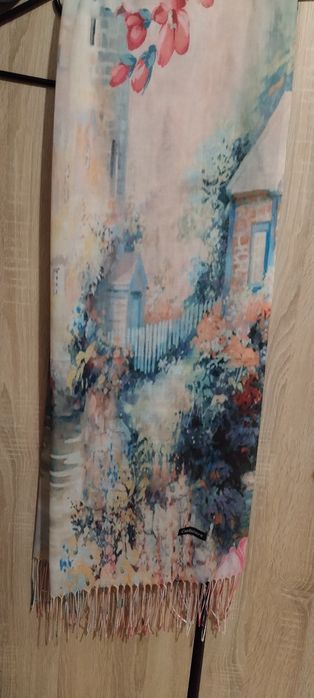 Eșarfă subțire, nouă, fără etichetă