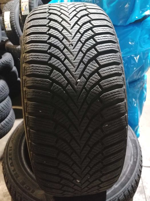 ПРОДАВАМ 2БР ЗИМНИ ГУМИ 205/50/17 40лв
