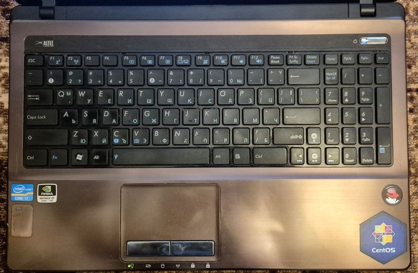 Лаптоп  ASUS i7 15.6 500GB SSD 8GB RAM