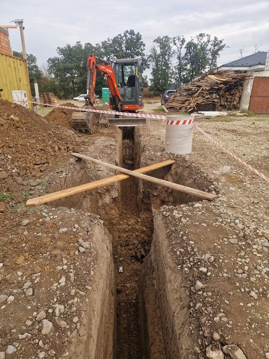 mini excavator de inchiriat