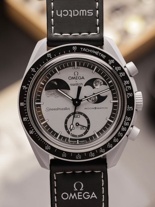 Omega swatch mission to earthphase