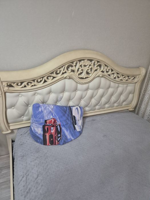 Кровать сломанный