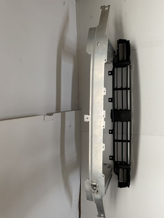 Tragar trager BMW seria 7 G11 G12 deflector intaritura bara grila acti