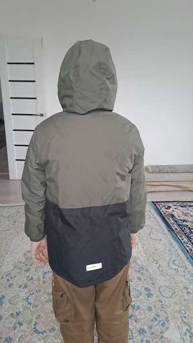 Продам осенюю новую куртку на мальчика.  Рост 146. За 15 000