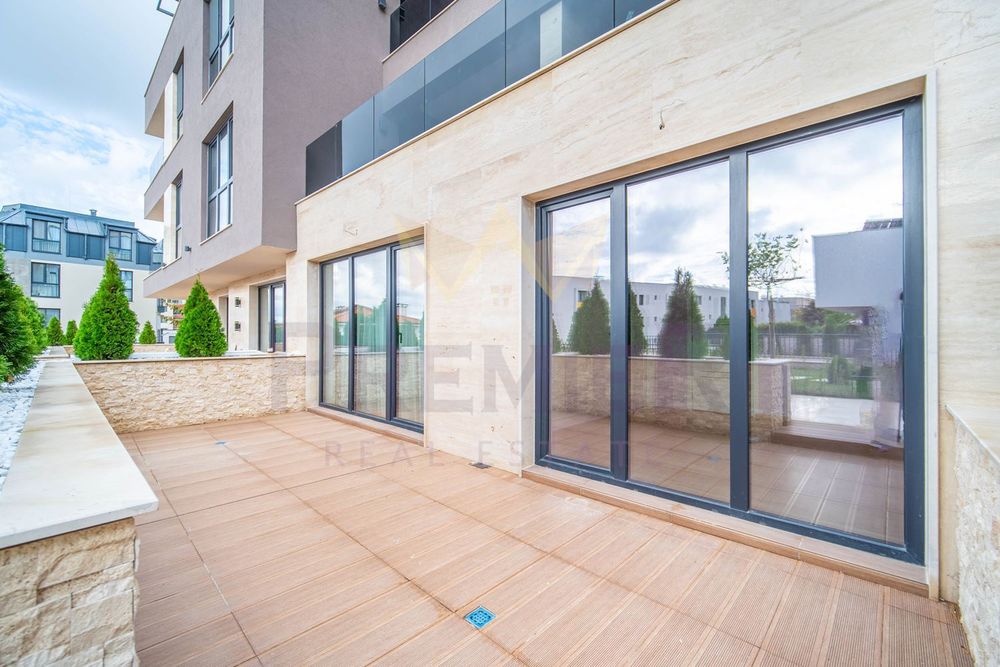 Продава се Четиристаен апартамент в Варна, Бриз - 225 кв.м за 1645 €/кв.м - Снимка #12