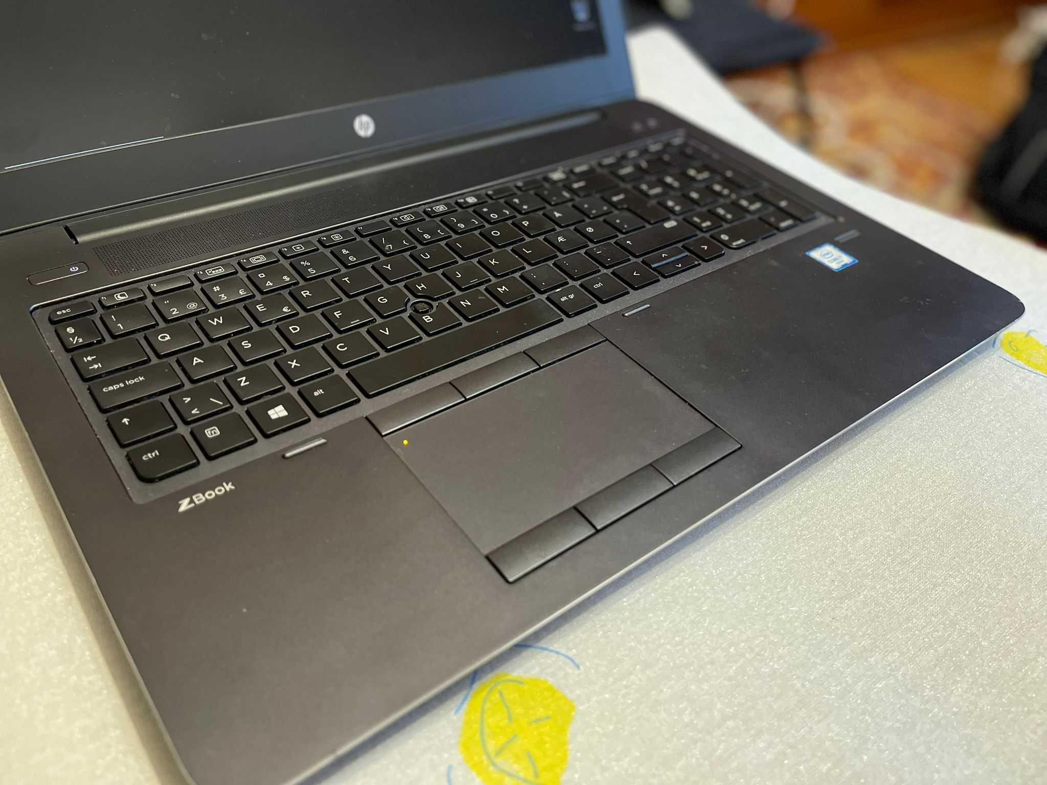 Laptop hp zbook 17 g3, i7-6820hq,  2,7 ghz , 32 g ram.