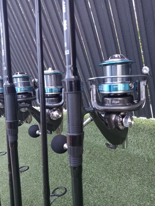 Set 4FL FLX8 3.90M 2 SEGMENTE 3.5LBS plus 4 mulinete AQ 8000