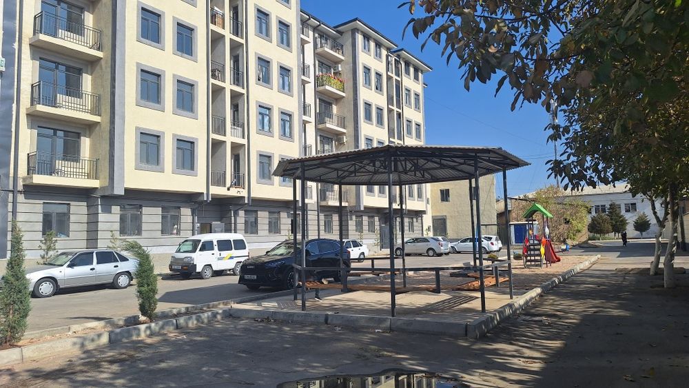 2 хонали квартира сатилади 1 этажда. Адрес Супер.